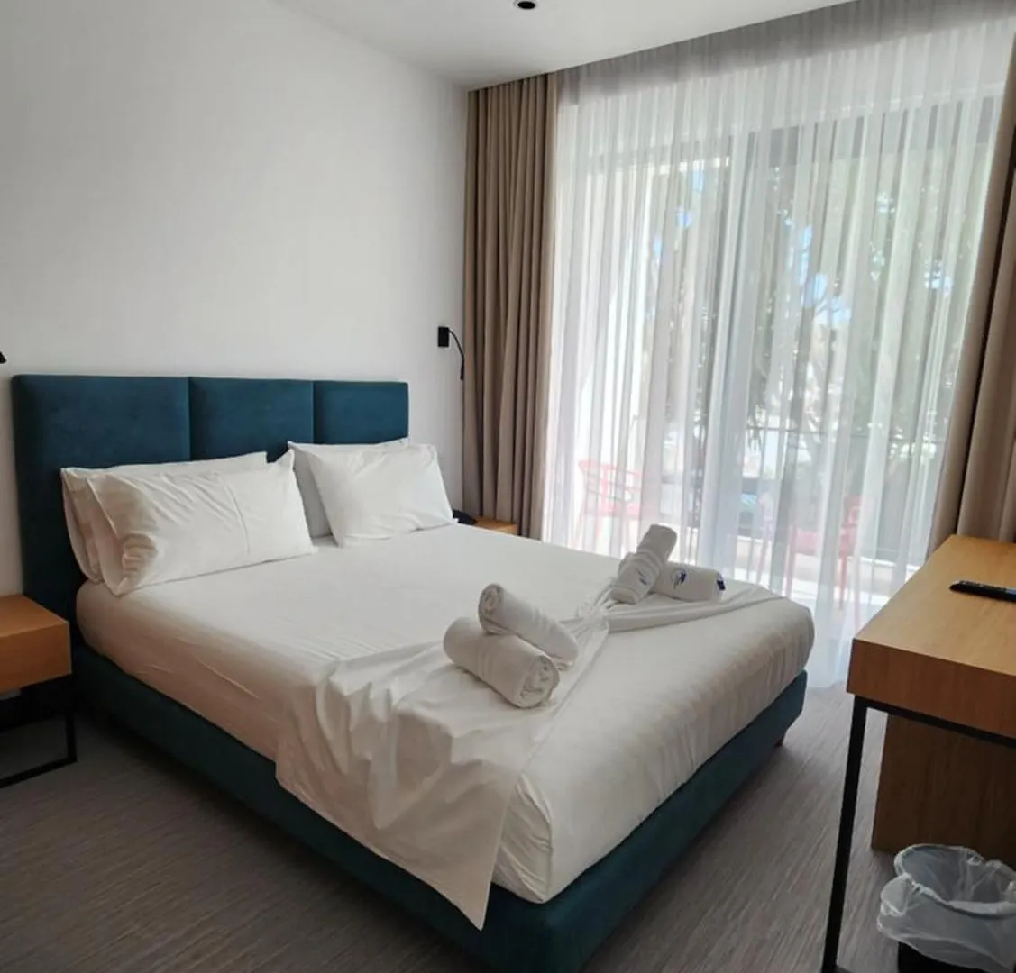 Manta Hotel Ksamil 4*,