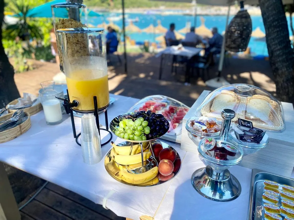 Manta Hotel Ksamil 4*,
